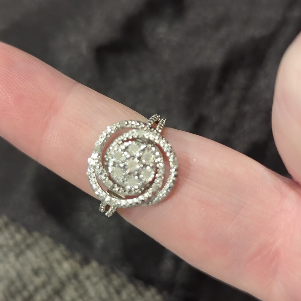 New Sigal Sterling silver Diamond style ring size 7